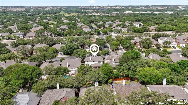 Listing photo id 35 for 2530 Lakehills