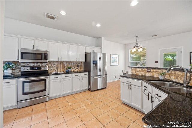 Listing photo id 2 for 2530 Lakehills