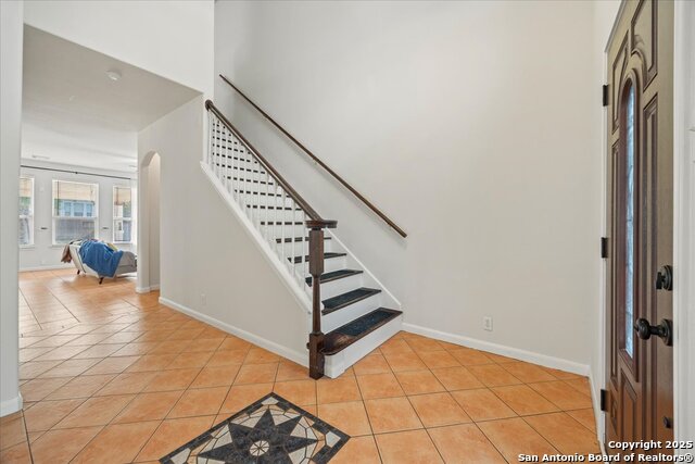 Listing photo id 3 for 2530 Lakehills