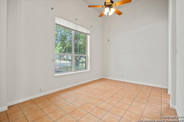 Listing photo id 4 for 2530 Lakehills
