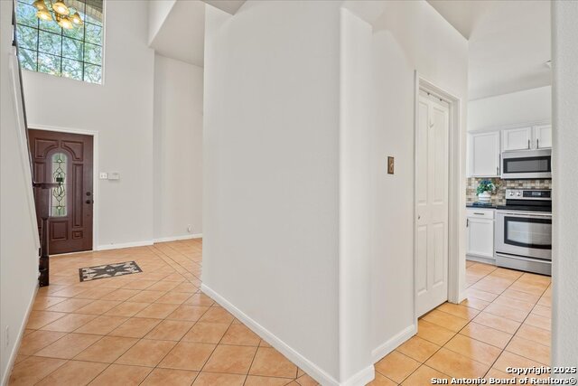 Listing photo id 6 for 2530 Lakehills