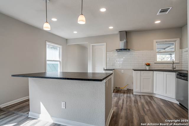 Image 9 of 40 For 2411 Huisache Avenue W