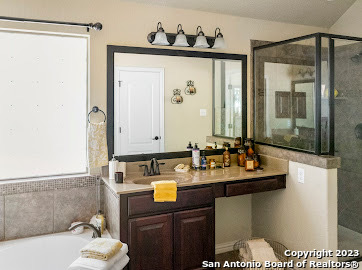 Image 21 of 24 For 818 Grove Bend