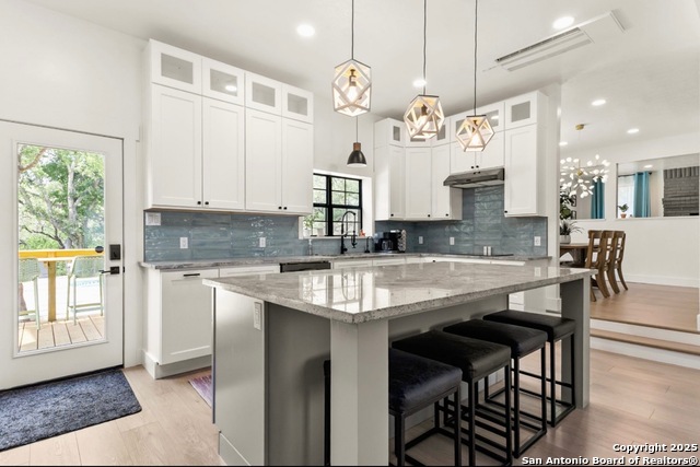 Listing photo id 10 for 3719 Summer Breeze