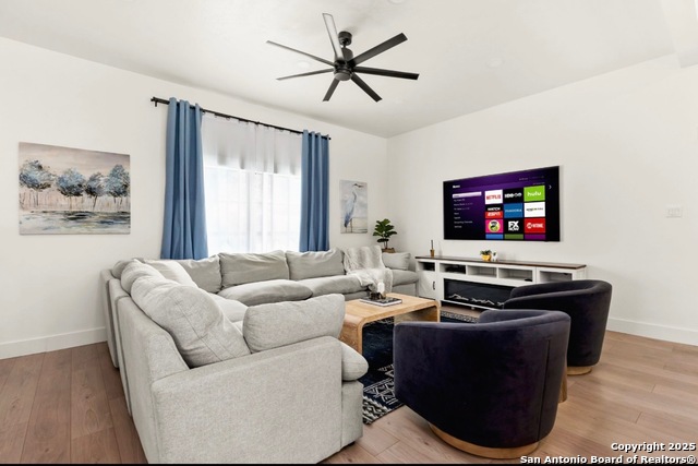 Listing photo id 14 for 3719 Summer Breeze