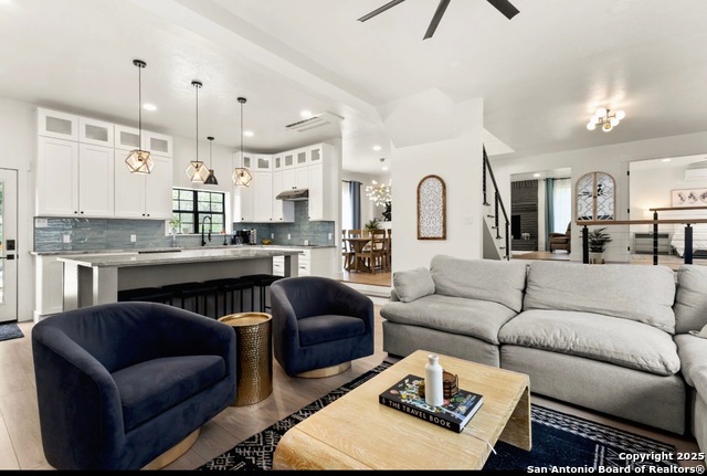 Listing photo id 17 for 3719 Summer Breeze