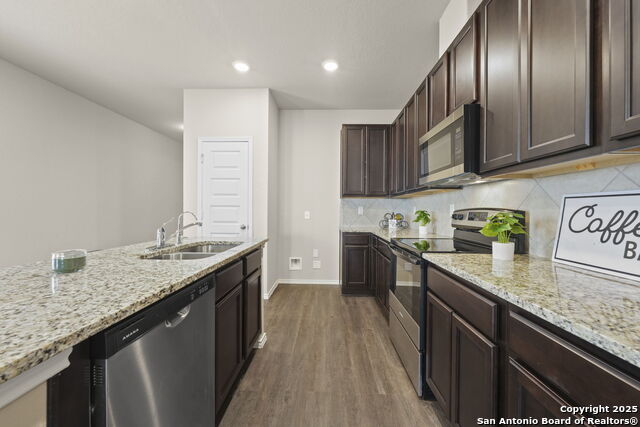 Listing photo id 2 for 2429 Marty Way