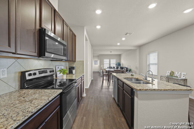 Listing photo id 3 for 2429 Marty Way