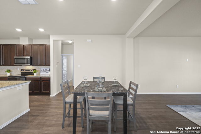 Listing photo id 4 for 2429 Marty Way