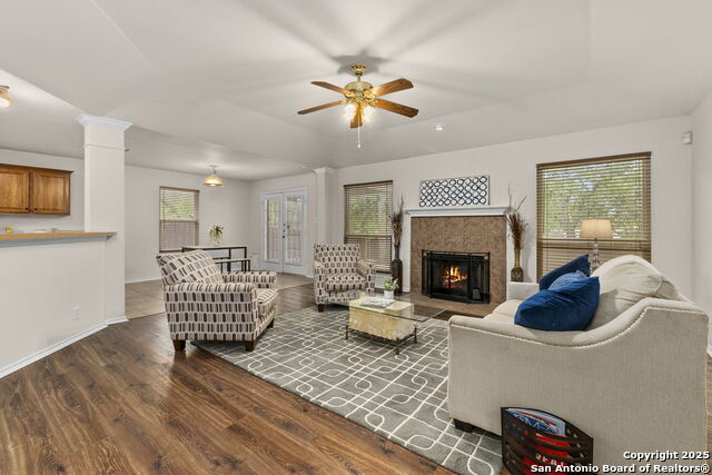 Listing photo id 8 for 15311 Spring Rock