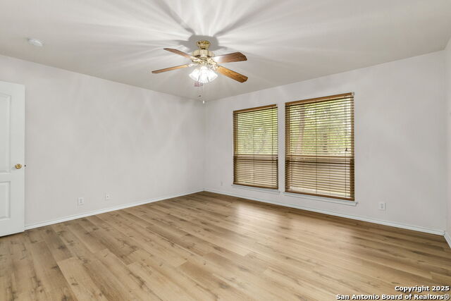 Listing photo id 12 for 15311 Spring Rock