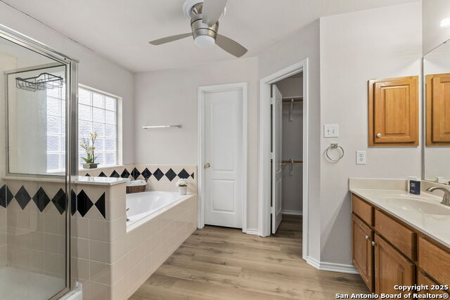 Listing photo id 13 for 15311 Spring Rock