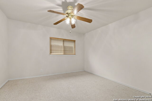 Listing photo id 17 for 15311 Spring Rock