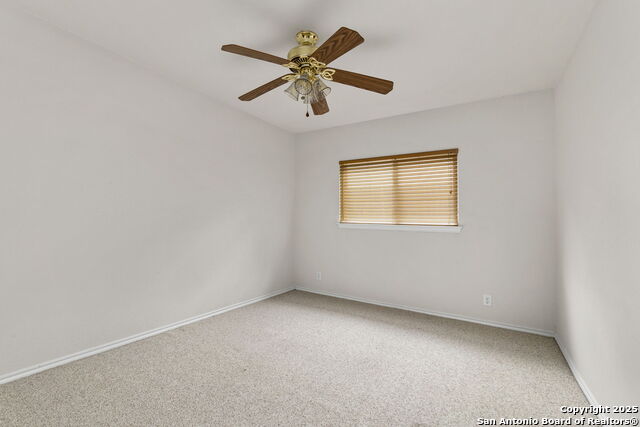 Listing photo id 19 for 15311 Spring Rock