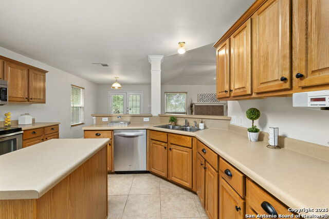 Listing photo id 2 for 15311 Spring Rock