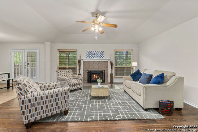 Listing photo id 7 for 15311 Spring Rock