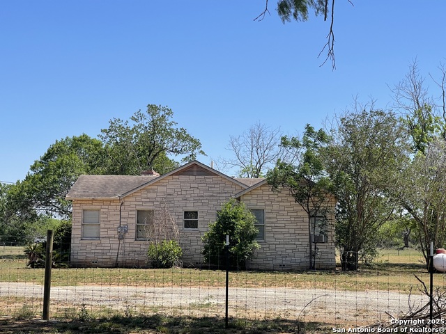 Listing photo id 1 for 8439 Gardner
