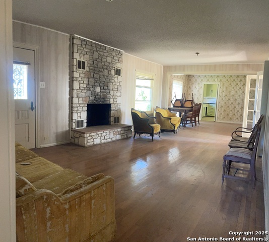 Listing photo id 3 for 8439 Gardner