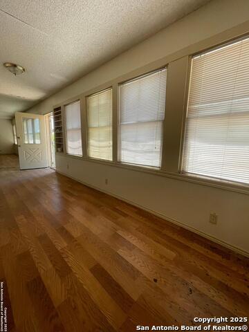 Listing photo id 4 for 8439 Gardner