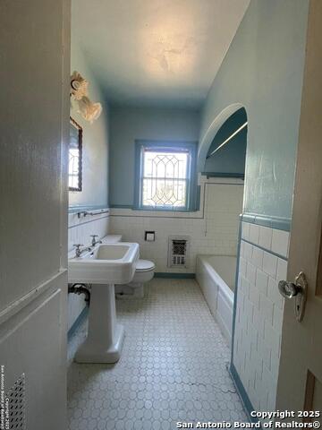 Listing photo id 5 for 8439 Gardner