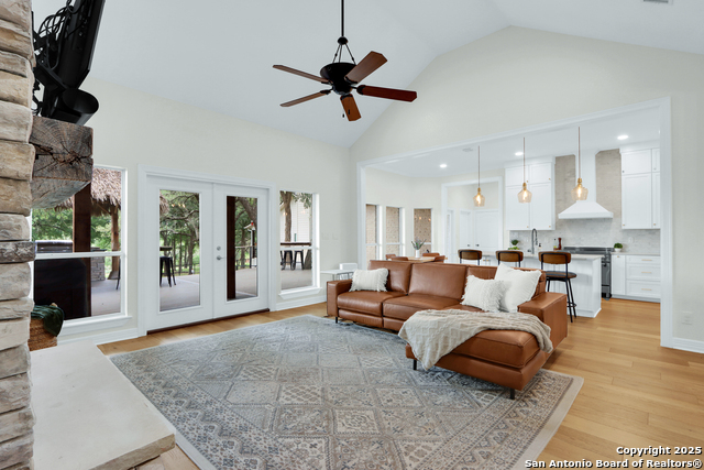 Image 20 of 50 For 548 Winding View