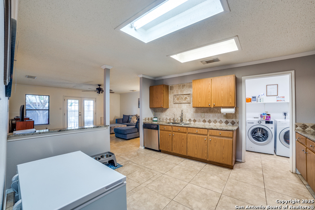 Listing photo id 9 for 2218 Gunter Bay