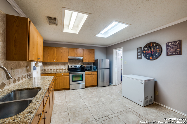 Listing photo id 10 for 2218 Gunter Bay