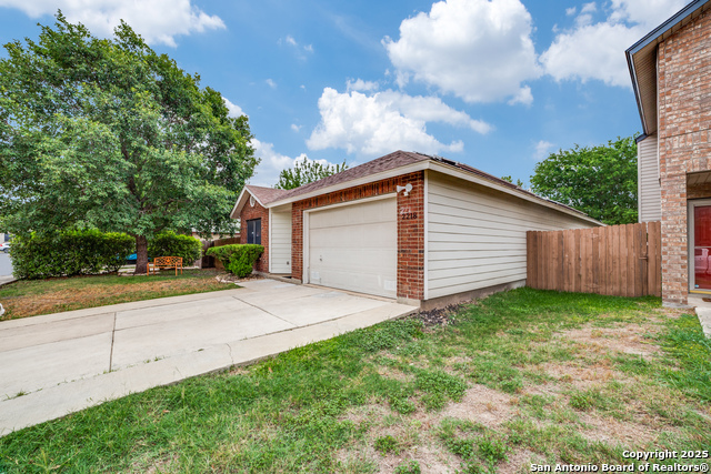 Listing photo id 0 for 2218 Gunter Bay