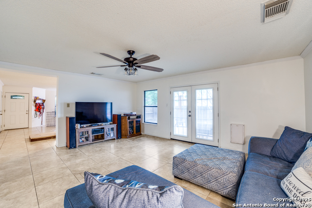 Listing photo id 4 for 2218 Gunter Bay