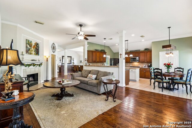 Image 21 of 40 For 607 Belmark Ct