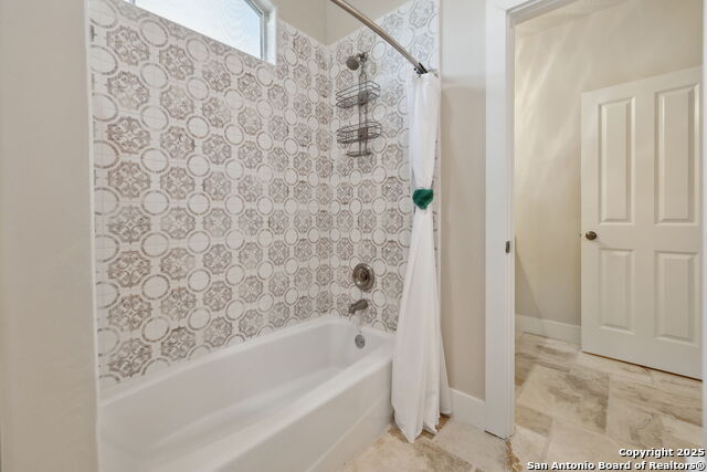 Image 33 of 44 For 2803 River Way