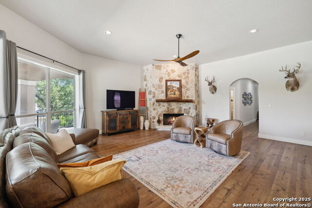 Image 7 of 44 For 2803 River Way