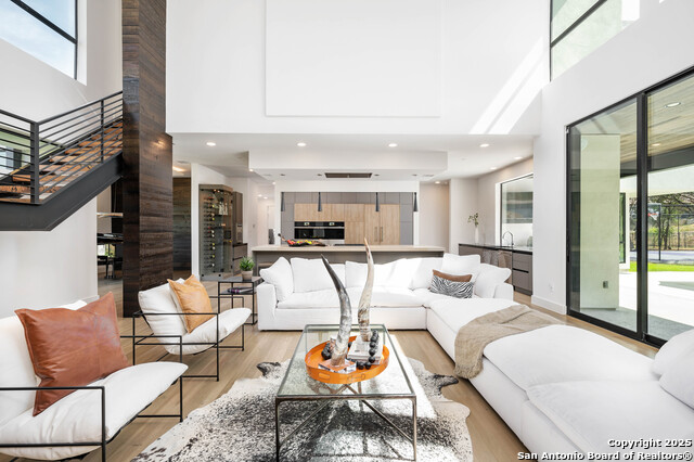 Image 10 of 64 For 211 Wellesley Hill