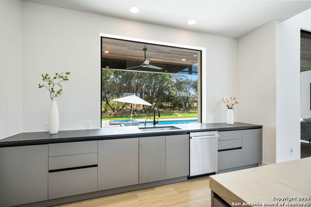 Image 19 of 64 For 211 Wellesley Hill