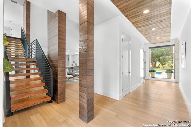 Image 5 of 64 For 211 Wellesley Hill
