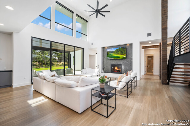 Image 7 of 64 For 211 Wellesley Hill