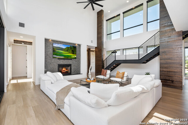 Image 9 of 64 For 211 Wellesley Hill