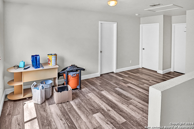 Listing photo id 10 for 5414 Kensington Run