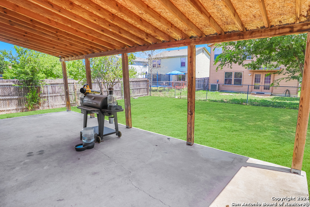 Listing photo id 12 for 5414 Kensington Run