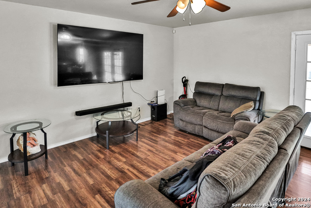 Listing photo id 2 for 5414 Kensington Run