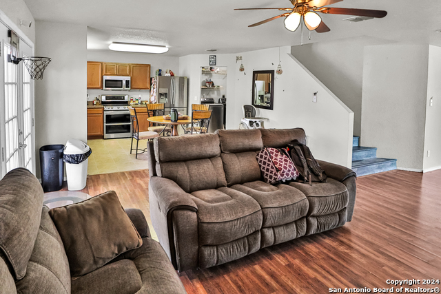 Listing photo id 3 for 5414 Kensington Run