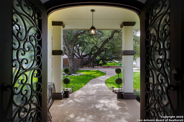 Listing photo id 3 for 625 Paseo Canada