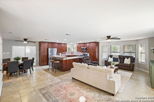 Listing photo id 79 for 625 Paseo Canada