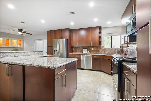 Listing photo id 81 for 625 Paseo Canada
