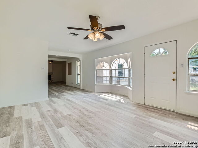Image 3 of 11 For 513 Jeanette Dr