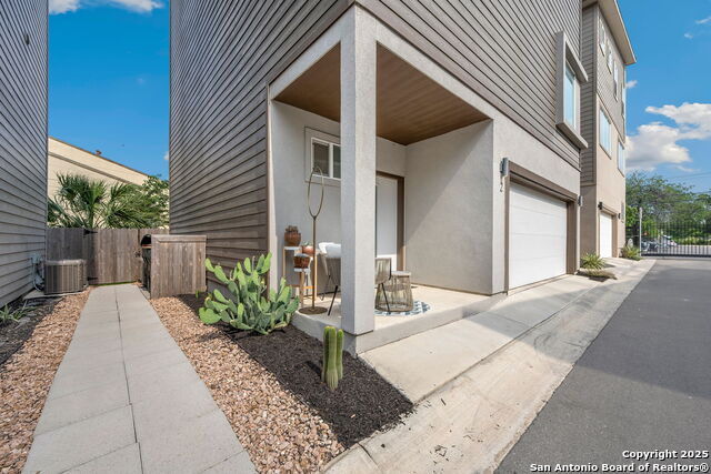 Image 2 of 29 For 1618 Lawndale #2 W