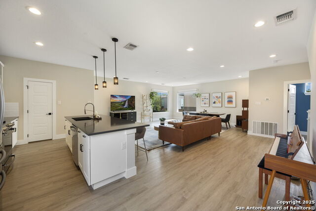 Image 8 of 29 For 1618 Lawndale #2 W