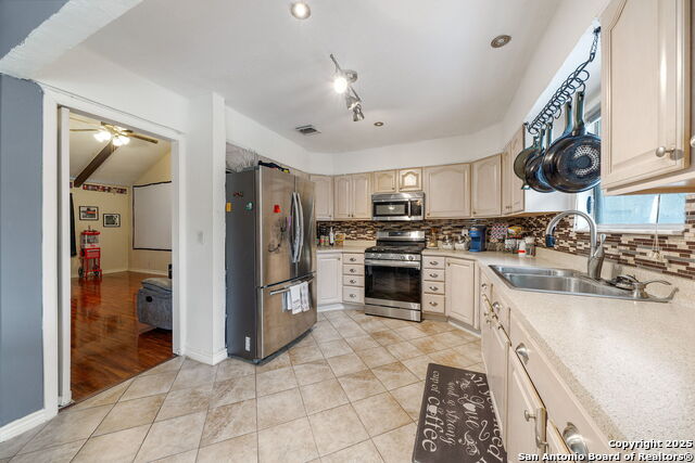 Image 13 of 34 For 6722 Chelsea Wood