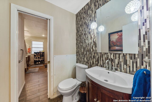 Image 17 of 34 For 6722 Chelsea Wood