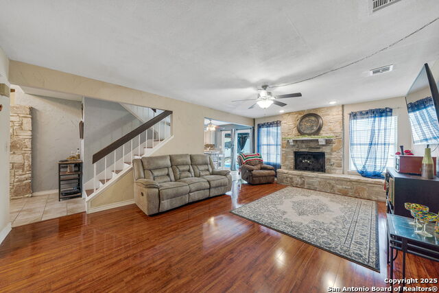 Image 7 of 34 For 6722 Chelsea Wood